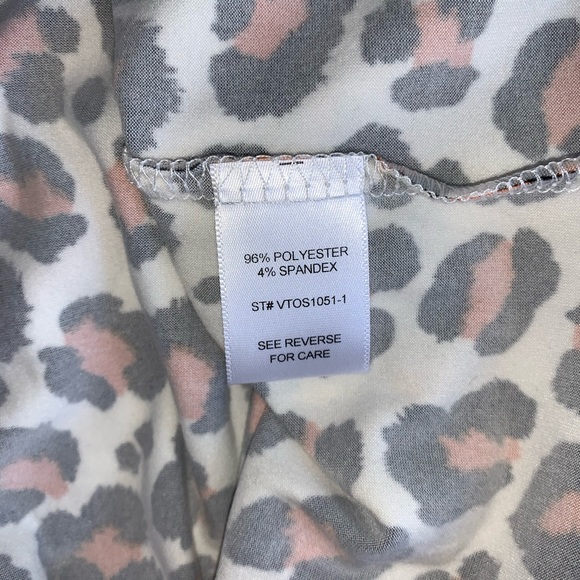 Lost + Wander Leopard Print V-Neck Top Size Medium - Picture 5 of 11